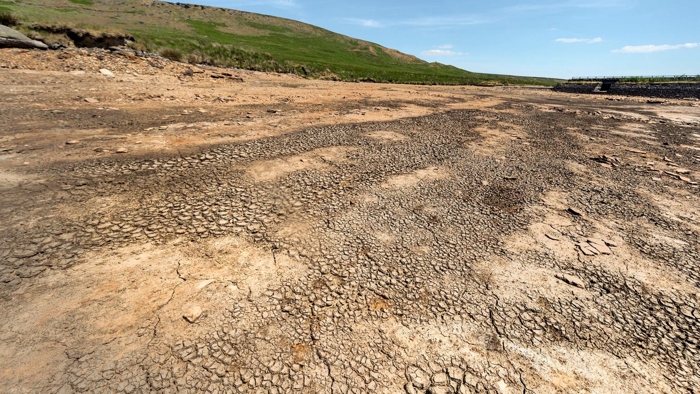 Auch in Großbritannien werden die Sommer heißer. Im vergangenen Juli trocknete beispielsweise ein großer Teil des March Haigh Reservoir in West Yorkshire aus, das der Wasserversorgung der Bevölkerung dient.