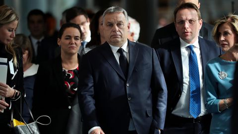 Viktor Orbán (M.) und seine Fidesz sind vorerst nicht mehr Mitglied der EVP