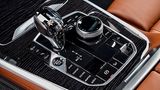 BMW X7 xDrive 50i - der Kristallschaltknüppel bleibt wie schon beim Achter Geschmacksache