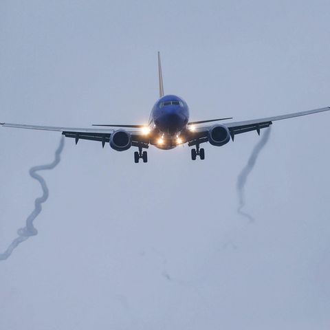 Eine Boeing 737 MAX 8 der Southwest Airlines im Landeanflug auf den Hobby Airport