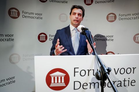 Thierry Baudet hält eine Ansprache