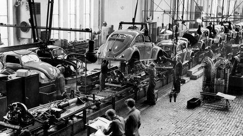 Der VW-Käfer wurde schnell zum Symbol des Wirtschaftswunders. Foto von 1952.