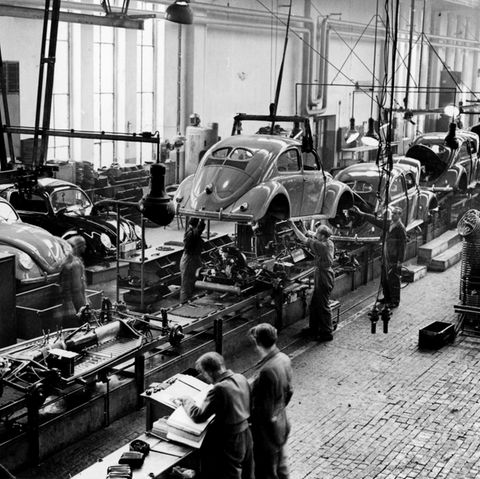 Der VW-Käfer wurde schnell zum Symbol des Wirtschaftswunders. Foto von 1952.