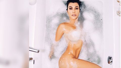 Kourtney Kardashian blamiert sich mit Photoshop-Fail: Brustwarze am Handgelenk