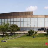 Kunst für die Ohren erwartet die Besucher im Brucknerhaus: Der Name des Konzerthauses aus dem Jahre 1974, erinnert an den in Oberösterreich geborenen Komponisten Anton Bruckner. Start für das 45. Brucknerfest ist der 4. September 2019.  Infos: www.brucknerhaus.at