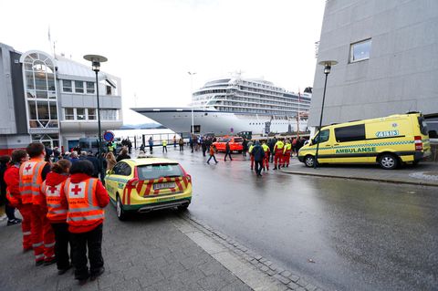 Die Viking Sky läuft in den Hafen von Molde ein