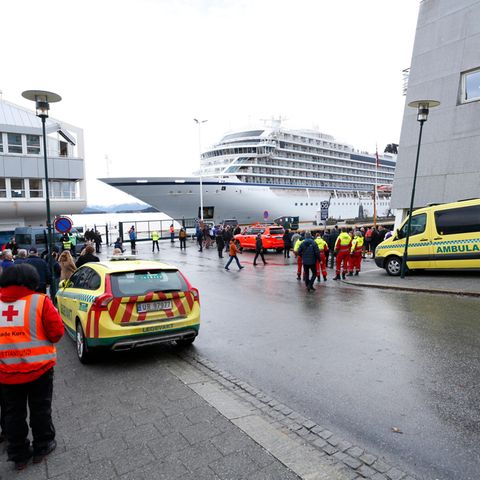 Die Viking Sky läuft in den Hafen von Molde ein
