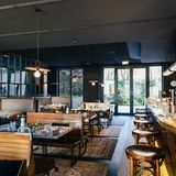 Auszeichnung: Brasserie Colette Tim Raue – München, Berlin, Konstanz  Die Planer Ester Bruzkus und Patrick Batek beschreiben das französische Restaurant wie folgt: "Nicht nur echte Brasserie-Küche sondern auch echtes Brasserie-Ambiente: Pariser Flair in Berlin, München, Konstanz. Tim wollte einen Ort, als ob er schon immer da gewesen wäre: abgerockt mit Geschichte."