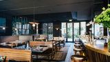 Auszeichnung: Brasserie Colette Tim Raue – München, Berlin, Konstanz  Die Planer Ester Bruzkus und Patrick Batek beschreiben das französische Restaurant wie folgt: "Nicht nur echte Brasserie-Küche sondern auch echtes Brasserie-Ambiente: Pariser Flair in Berlin, München, Konstanz. Tim wollte einen Ort, als ob er schon immer da gewesen wäre: abgerockt mit Geschichte."