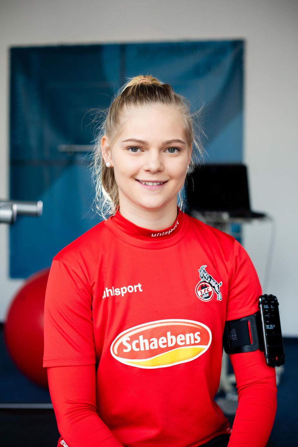 Trainings-Gadgets: Saskia Frensch, 21, studiert Sportmanagement und ist Fußballerin beim 1. FC Köln Saskia Frensch, 21, studiert Sportmanagement und ist Fußballerin beim 1. FC Köln