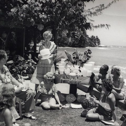Wise perfektionierte den Kult um die Haushaltsboxen. Hier bei einer Tupper-Party am Stand von Hawaii.