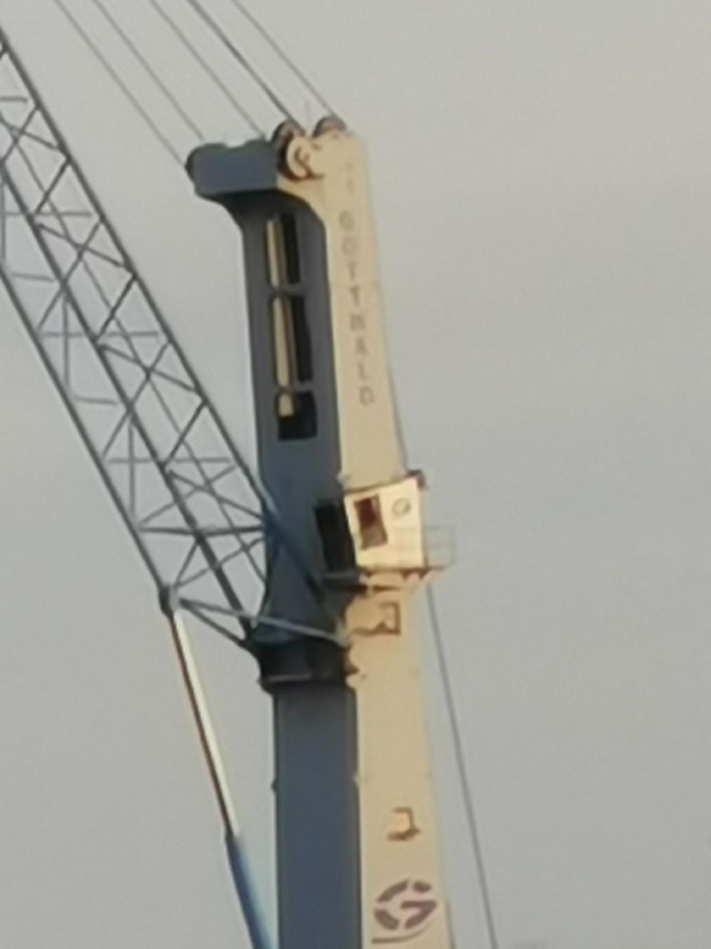 Beim fünfzigfachen Zoom ist schon ein klarer Qualitätsverlust zu sehen. Trotzdem ist das Detailreichtum immer noch beeindruckend.