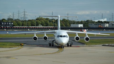 Eignet sich für kurze Start- und Landebahnen: eine vierstrahlige British Aerospace BAe 146 am London City Airport