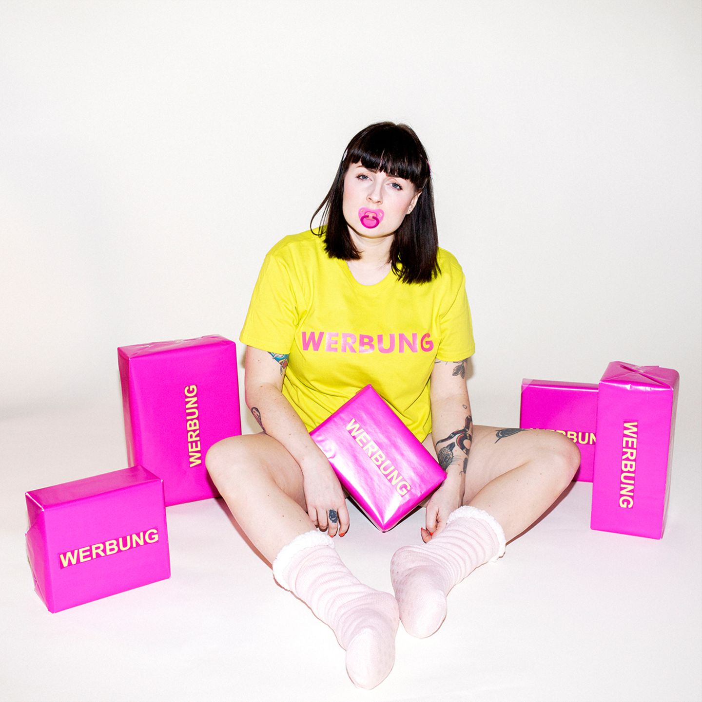 Toyah Diebel macht Werbung