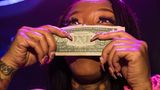Secret Moneii, 28, ist eine Stripperin, die in ihrer ersten Woche in einem Club in Atlanta fast 20.000 Dollar verdient hat. Damit änderte sich das Leben der alleinerziehenden Mutter radikal. 