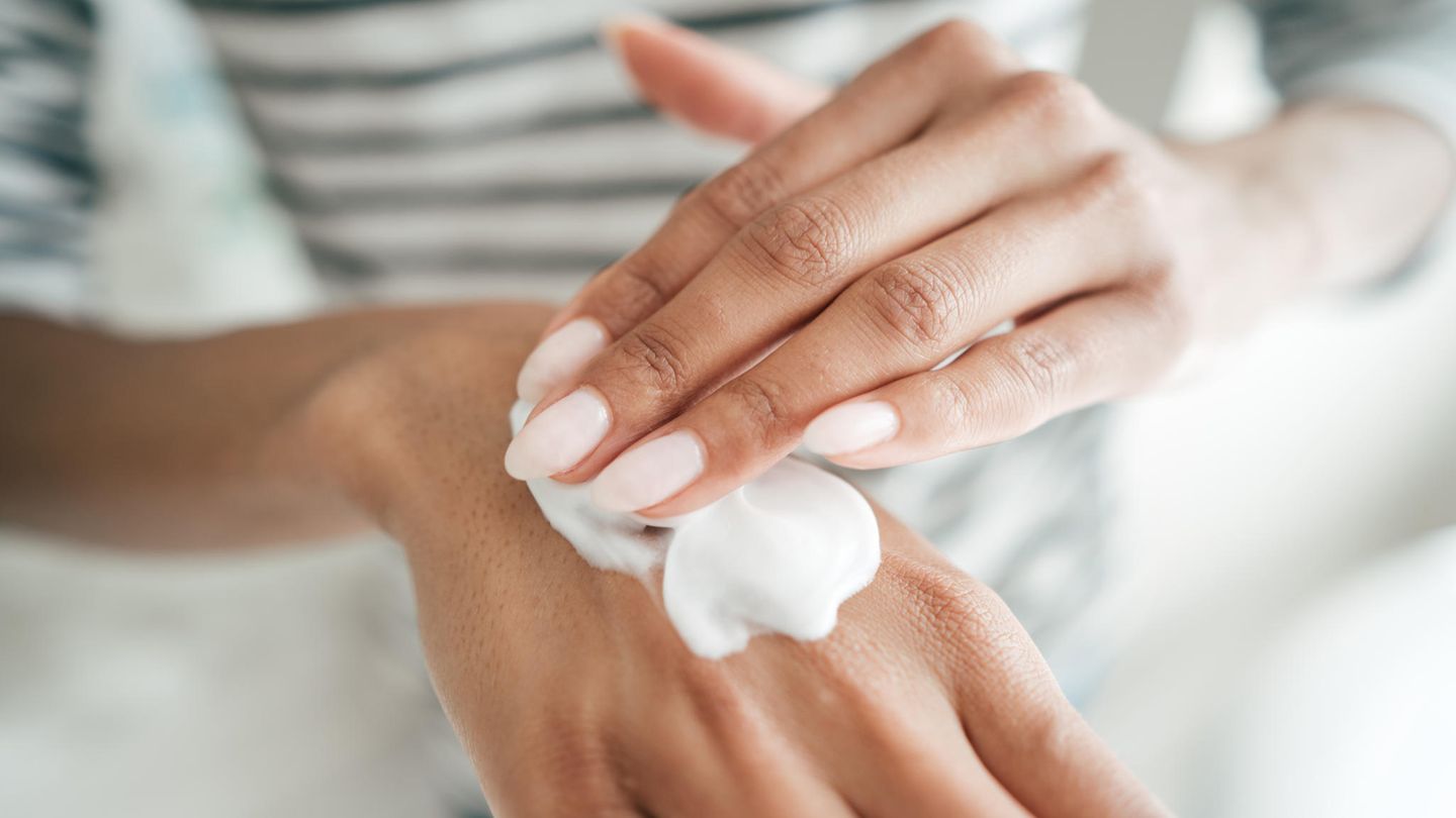 Die Perfekte Nagelpflege Fingernagel Richtig Schneiden Und Pflegen Stern De