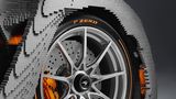 Der Lego McLaren Senna steht auf echten Pirelli Reifen