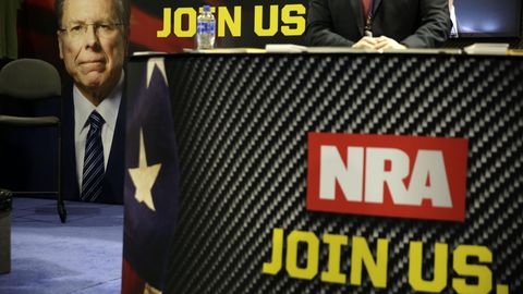 Werbeplakate der Waffenloby NRA