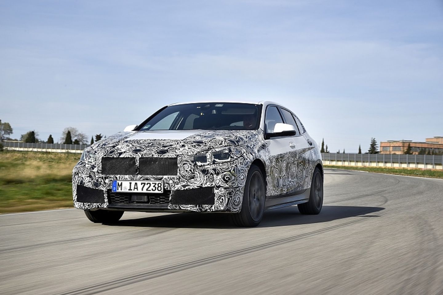 Der BMW 1er (F40) wird bis zu 225 kW / 306 PS haben