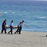 Bergung eines Haiopfers an der Küste von La Réunion: Von 1980 bis heute ab es hier mehr als 60 Haiangriffe, fast jeder zweite davon verlief tödlich