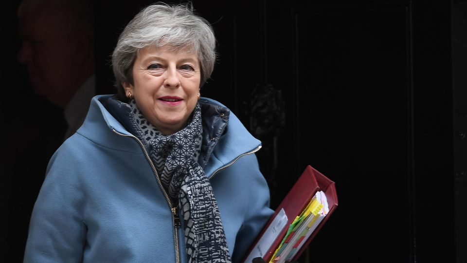 Im Ringen um einen geordneten EU-Austritt ihres Landes hat Theresa May ihren Rücktritt angeboten