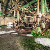 Deutschland  Dieser Ofen ist schon lange nicht mehr in Betrieb, dafür wird hier nun in anderer Form gearbeitet: Die Natur kämpft sich zurück. Ein typisches Zeichen für die vielen leer stehenden Gebäude, die Michael Schwan besucht hat.   Mehr über den Fotografen erfahren Sie auf seiner Homepage michaelschwan.de, sowie auf Instagram und Facebook.