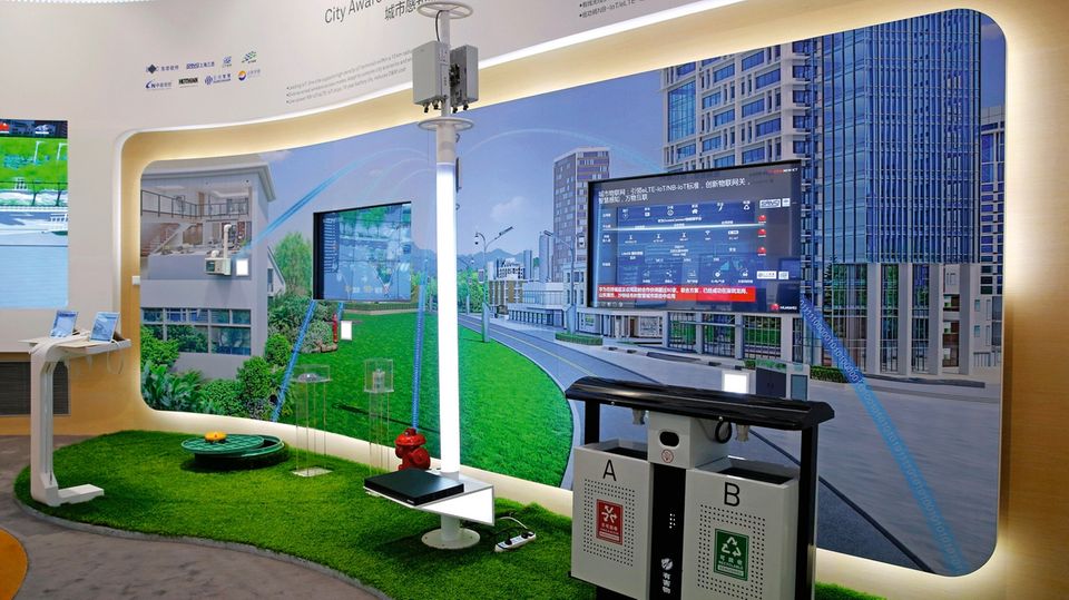 Mobilfunk-Gigant aus China: Im Showroom zeigt der Konzern gern seine Technik für die smarte Stadt Im Showroom zeigt der Konzern gern seine Technik für die smarte Stadt
