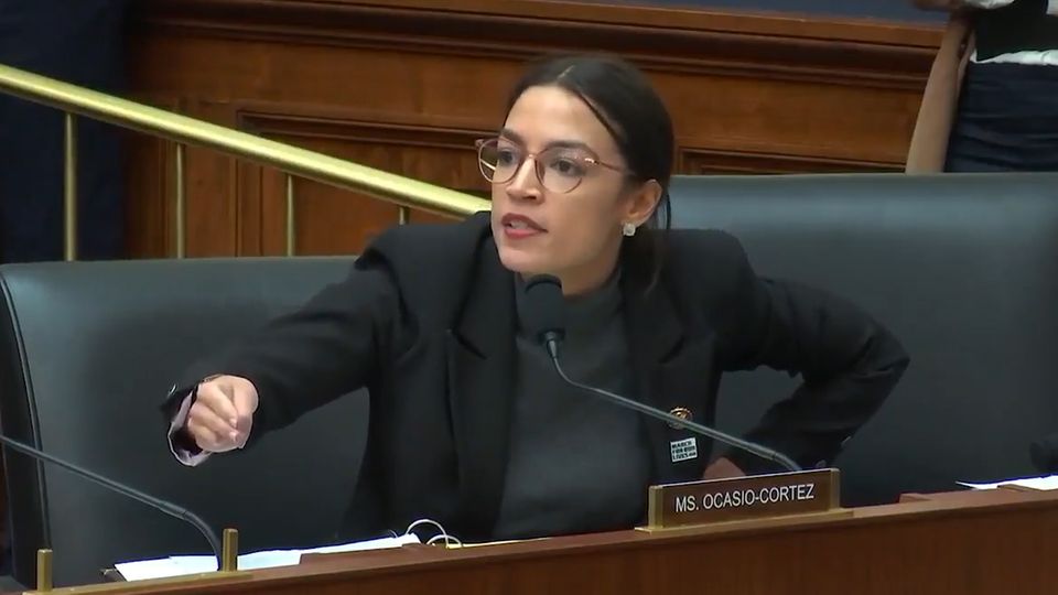 Ocasio-Cortez feuert mit einer Rede im US-Kongress zurück Ocasio-Cortez feuert mit einer Rede im US-Kongress zurück