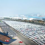 Auch Platz 2 des Rankings wird von der Autoindustrie belegt. Es ist die die Hyundai-Fabrik in Ulsan, Südkorea. Die Fabrik umfasst eine Fläche von 5,5 Millionen Quadratmetern. Das Werk besitzt einen eigenen Hafen, eine Feuerwehr, ein Krankenhaus. Erstaunlich: Es wurden rund 500.000 Bäume gepflanzt.