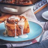 Krebsrisiko: eine Zimtschnecke mit Zuckerguss