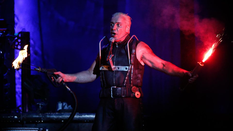 Rammstein-Skandal: Nach Vorwürfen Gegen Lindemann – "Schockstarre" Bei ...