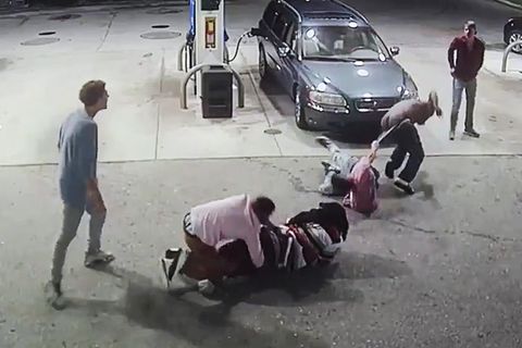 Touristen überwältigen bewaffneten Räuber