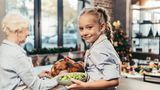 Es klingt vielleicht etwas kitschig, aber Essen schmeckt besser, wenn es mit Liebe gekocht wird. Auch wenn das Essen großartig schmeckt, es wird nie an die Nostalgie und das Gefühl rankommen, das man bei Oma hatte, während man mit ihr aß.
