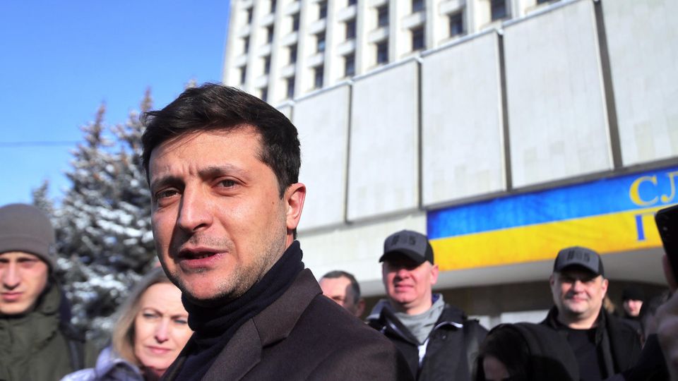 Ukraine-Wahl: Schauspieler Selenski liegt bei Präsidentenwahl vorn
