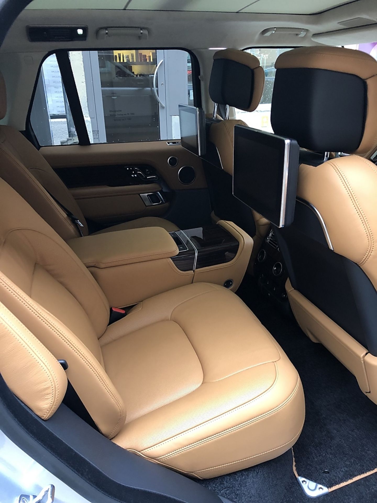 Range Rover SD V6 Autobiography - und viel Luxus hinten