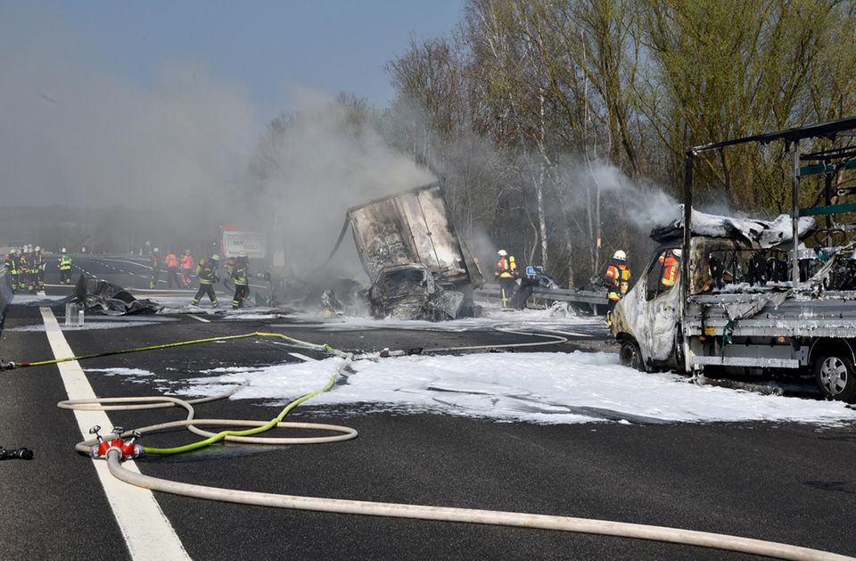nachrichten aus deutschland mehrere tote bei lkw-unfall auf a6