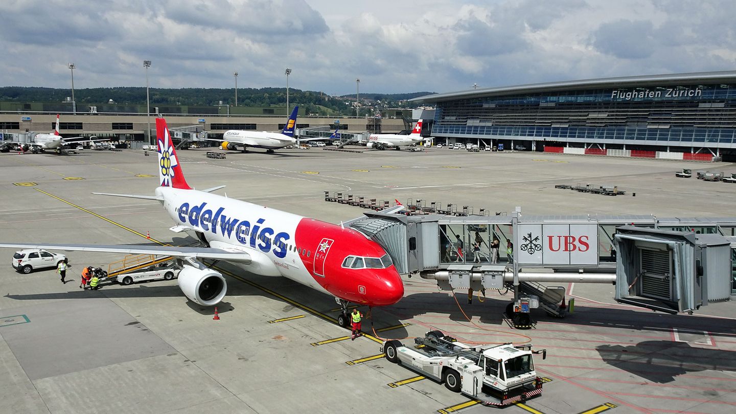 Platz 10: Zürich (ZRH), Schweiz  Der Züricher Flughafen mit 31 Millionen Passagieren im vergangenen Jahr gehört seit langem zu den Top-Flughäfen der Welt. Das Drehkreuz der Swiss hat gleichzeitig den Skytrax Award für "World's Best Airport Security" gewonnen.