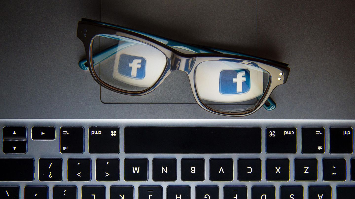 Facebook Newsfeed