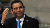 Jimmy Morales frühere Karriere als Komiker ist mittlerweile Geschichte. Doch der Politiker wurde der Bevölkerung Guatemalas eigentlich als Komiker in der Fernsehserie "Moralejas" bekannt. 2011 schloss er sich der "Frente de Convergencia Nacional" an und arbeitete sich schnell hoch. Seit 2016 ist er hauptberuflich Präsident Guatemalas, residiert als Staatsoberhaupt im Präsidentenpalast von Guatemala-City und fährt einen konservativen Kurs gegen Abtreibung und für die Todesstrafe.