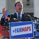 Arnold Schwarzenegger auf einer Pressekonferenz