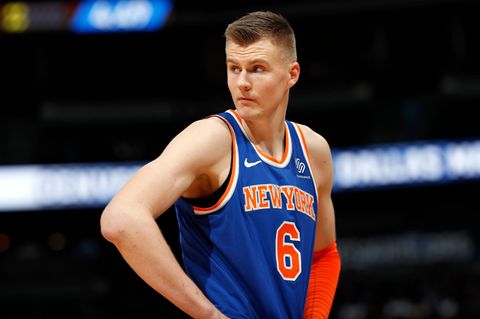 Kristaps Porzingis ist ein Teamkollege des deutschen Basketball-Stars Dirk Nowitzki bei den Dallas Mavericks