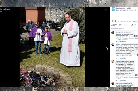 Polen: Priester verbrennen "Harry Potter"-Bücher, um Aberglauben zu bekämpfen