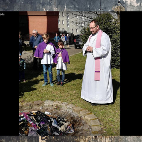 Polen: Priester verbrennen "Harry Potter"-Bücher, um Aberglauben zu bekämpfen