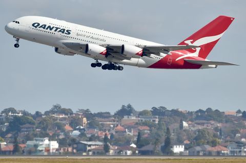 Ein Airbus A380 der Qantas beim Start