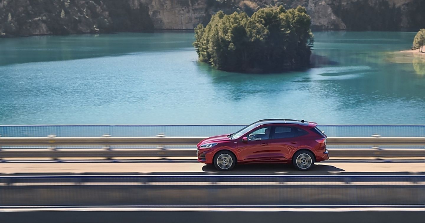 Außerdem gibt es noch zwei Ecoboost Dreizylinder-Benziner mit 1,5 Liter Hubraum und 88 kW / 120 PS oder 110 kW / 150 PS