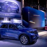 Steht mächtig da: der Ford Explorer