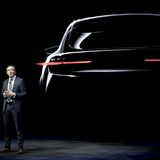 Steven Armstrong vor Skizze des Ford Mach E