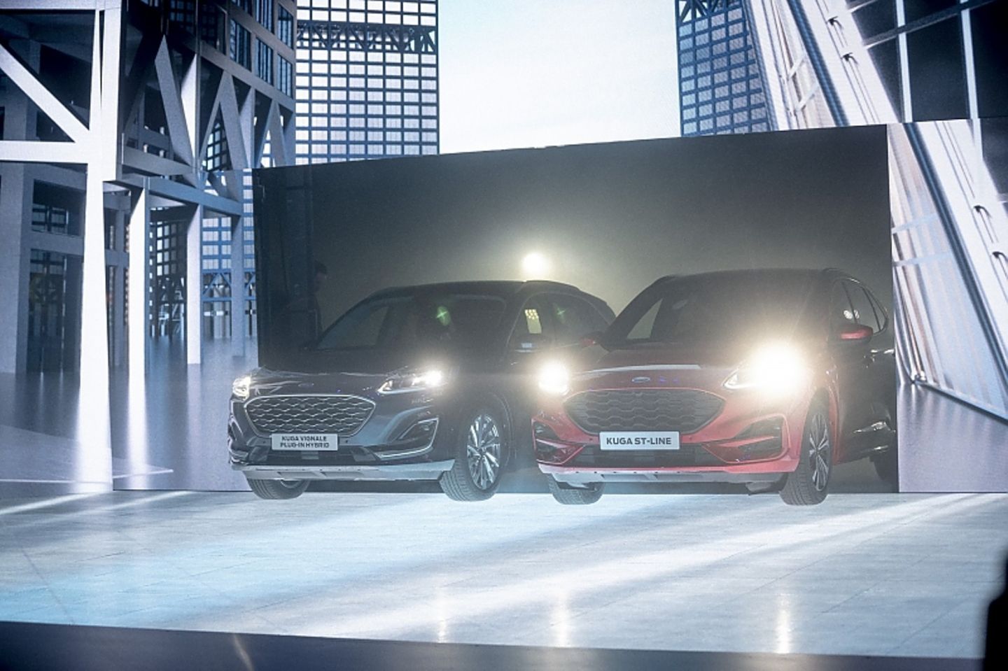 Der Ford Kuga ist optisch gelungen links als Vignale rechts als ST Line