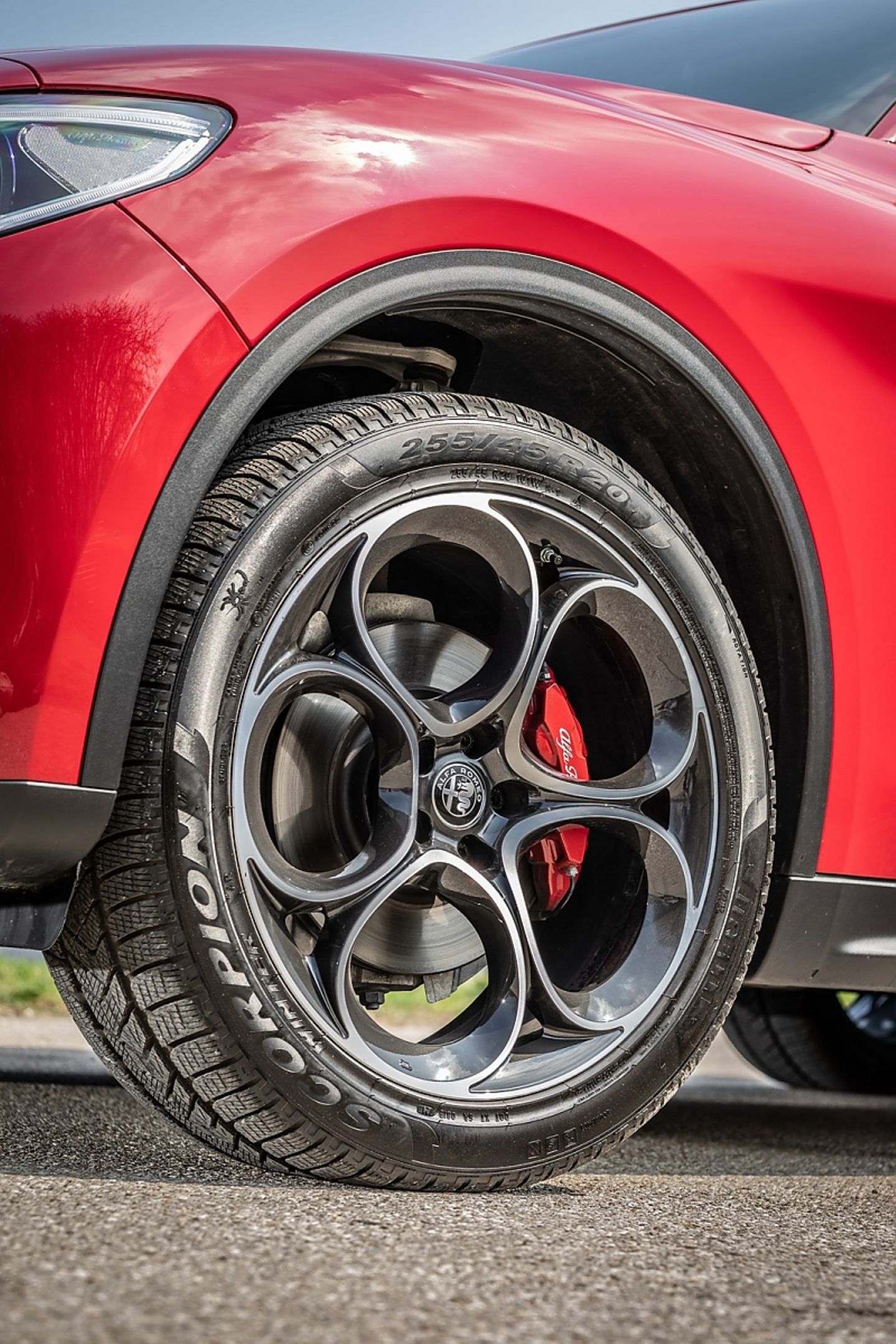 Alfa Romeo Stelvio 2.2 Diesel Q4 - rollt serienmäßig auf 18-Zöllern
