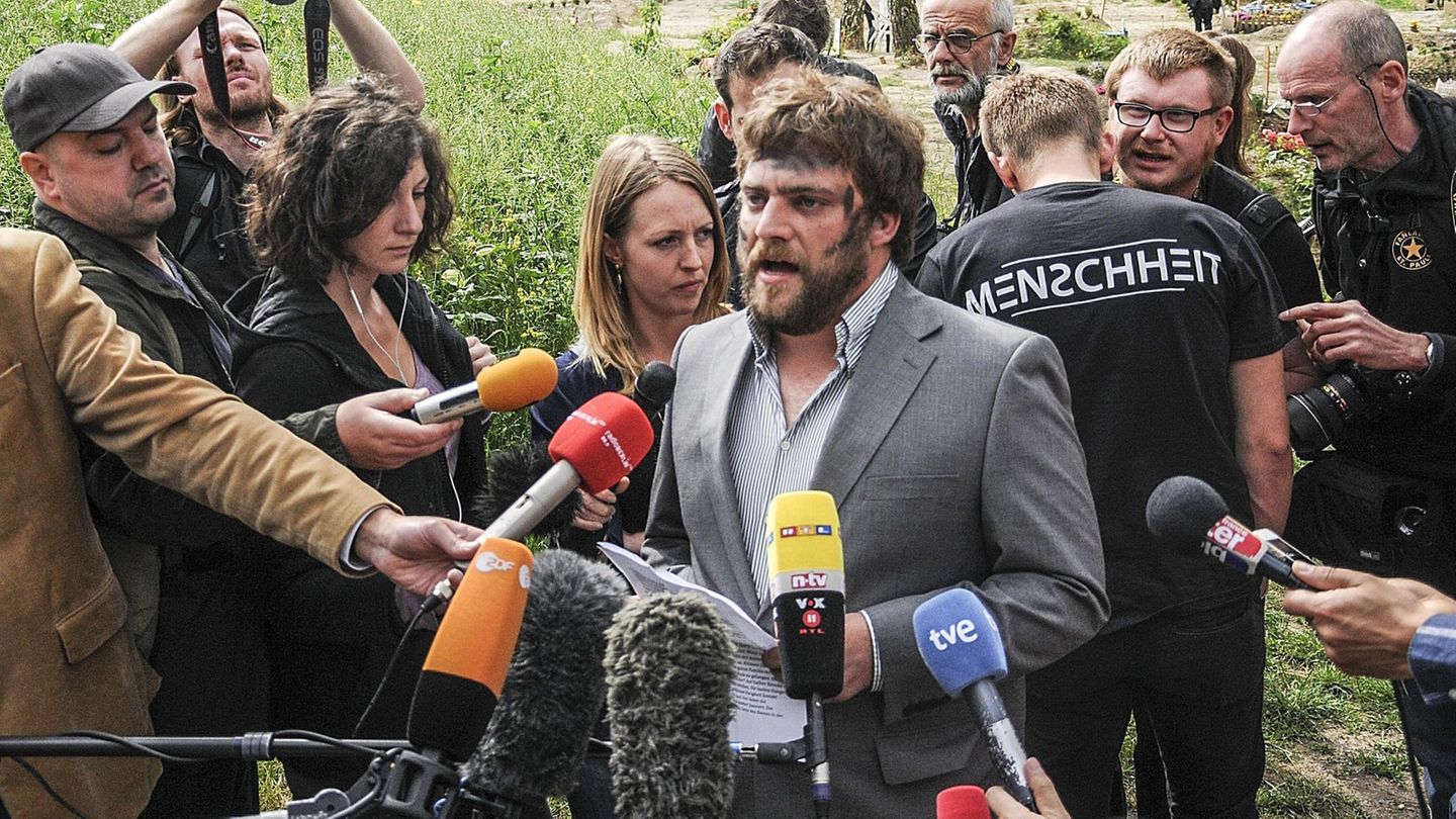 Stefan Pelzer 2015 bei einer Aktion des Zentrum für politische Schönheit